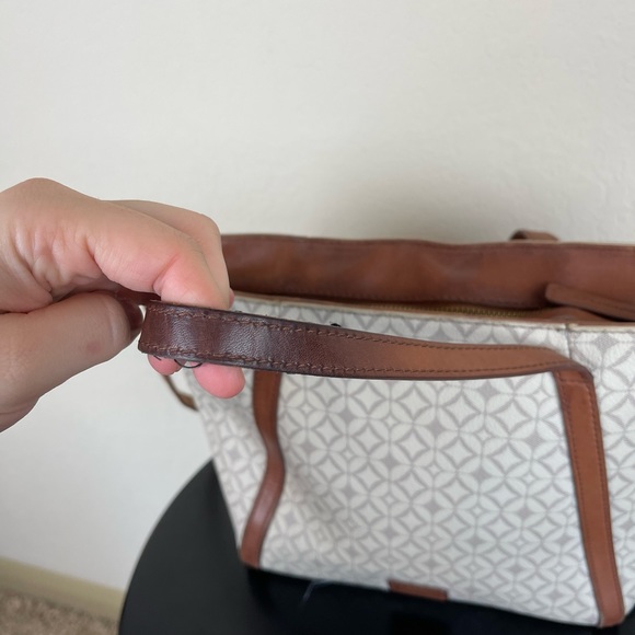 Fossil Cream Patterned Small Tote Crossbody Bag - Picture 3 of 11